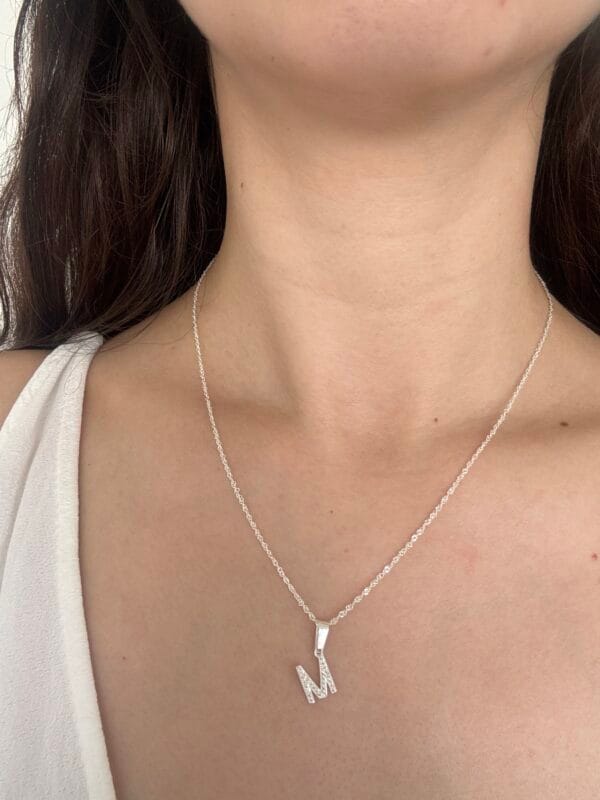 Inicial con zirconia